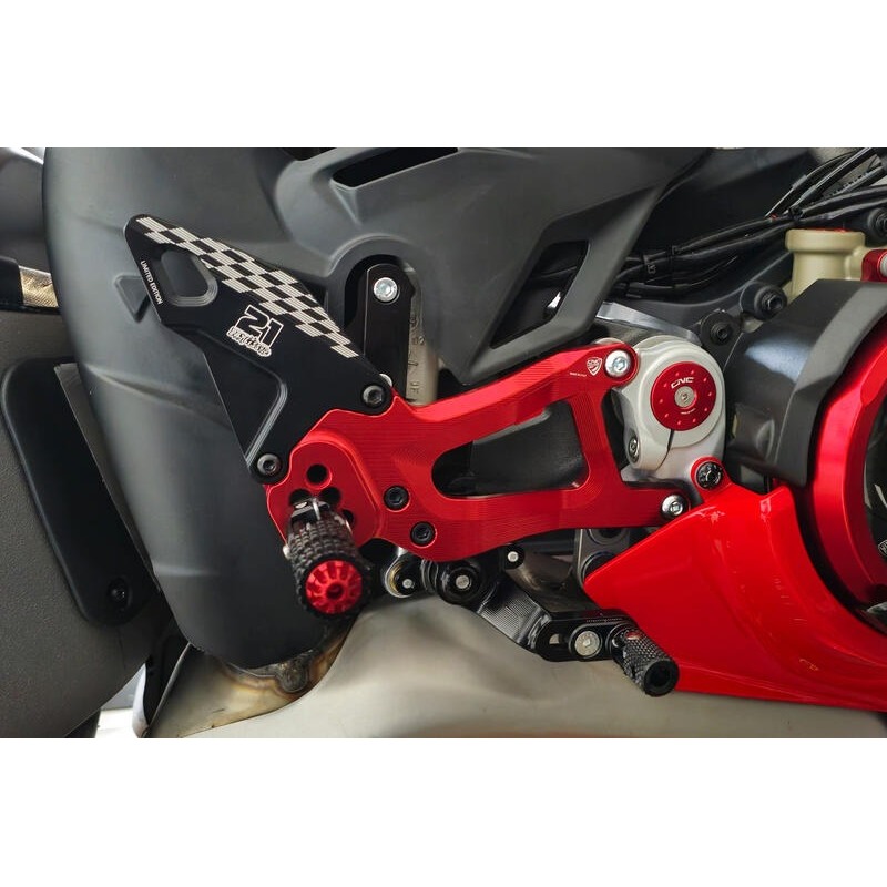 Pedane Regolabili Accossato Street Racing Per Ducati 1098 (2007-2008) – Alluminio Pieno, Godronate, Posizione Di Guida Arretrata, 15 Regolazioni