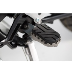 Kit pedane regolabili ION Sw-Motech FRS.11.011.10103/B per Triumph Tiger 800/900/1200, Scram 1200