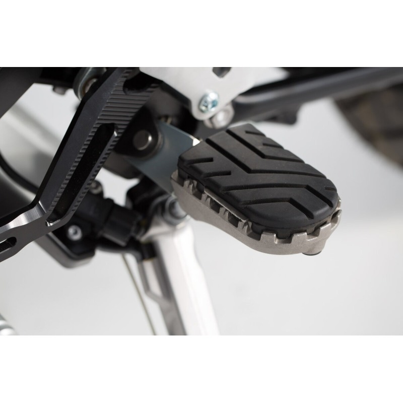 Kit pedane regolabili ION Sw-Motech FRS.11.011.10103/B per Triumph Tiger 800/900/1200, Scram 1200