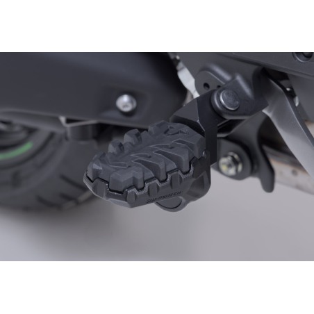 SW‑Motech FRS.08.112.10400/B Kit pedane regolabili EVO Nere per Kawasaki Versys 1100