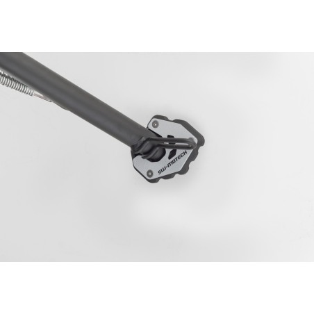 Base maggiorata per cavalletto laterale Sw Motech STS.11.842.10100 per Triumph Trident 660