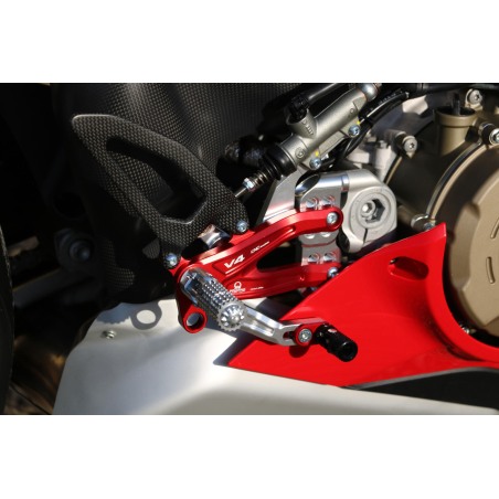 CNC Racing Pedane Regolabili Per Ducati Panigale V4 Dal 2018 – Alluminio Cnc E Carbonio