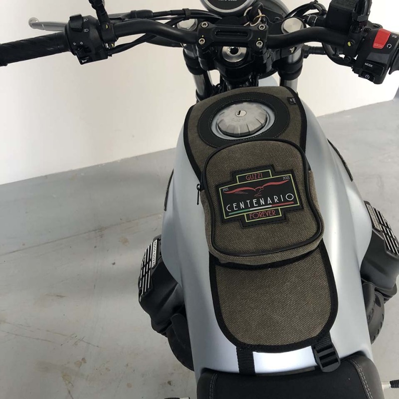Bags & Bike Fascia Serbatoio Canvas Verde Logo Centenario Per Moto Guzzi V7 Special Dal 2021 Al 2025