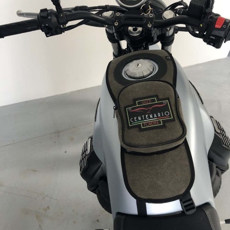 Bags & Bike Fascia Serbatoio Canvas Verde Logo Centenario Per Moto Guzzi V7 Special Dal 2021 Al 2025