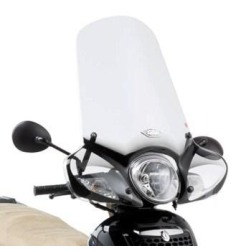 GIVI PARABREZZA TRASPARENTE CON PARAMANI SPECIFICO PER APRILIA SCARABEO 125 - 200 DAL 2007 AL GIUGNO 2011 Cod. 154A