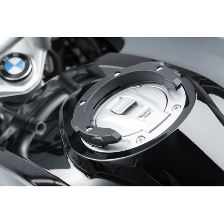 Anello aggancio borse serbatoio SW-Motech TRT.00.640.32900/B Quick Lock EVO per BMW R 1300 GS dal 2023