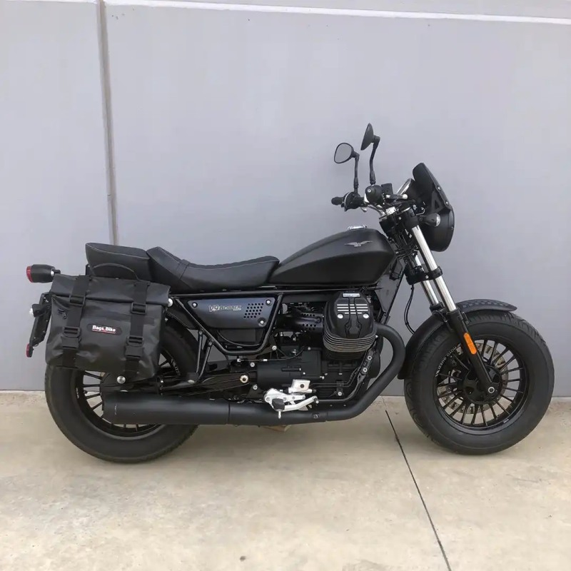 Copri Coperchi Borse Laterali Per Moto Harley Touring 2014-2023 - Pelle Microfibra Con Cuciture Rosse - Protezione Impermeabile