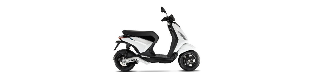 Accessori per scooter elettrico Piaggio 1 One. Portapacchi, parabrezza